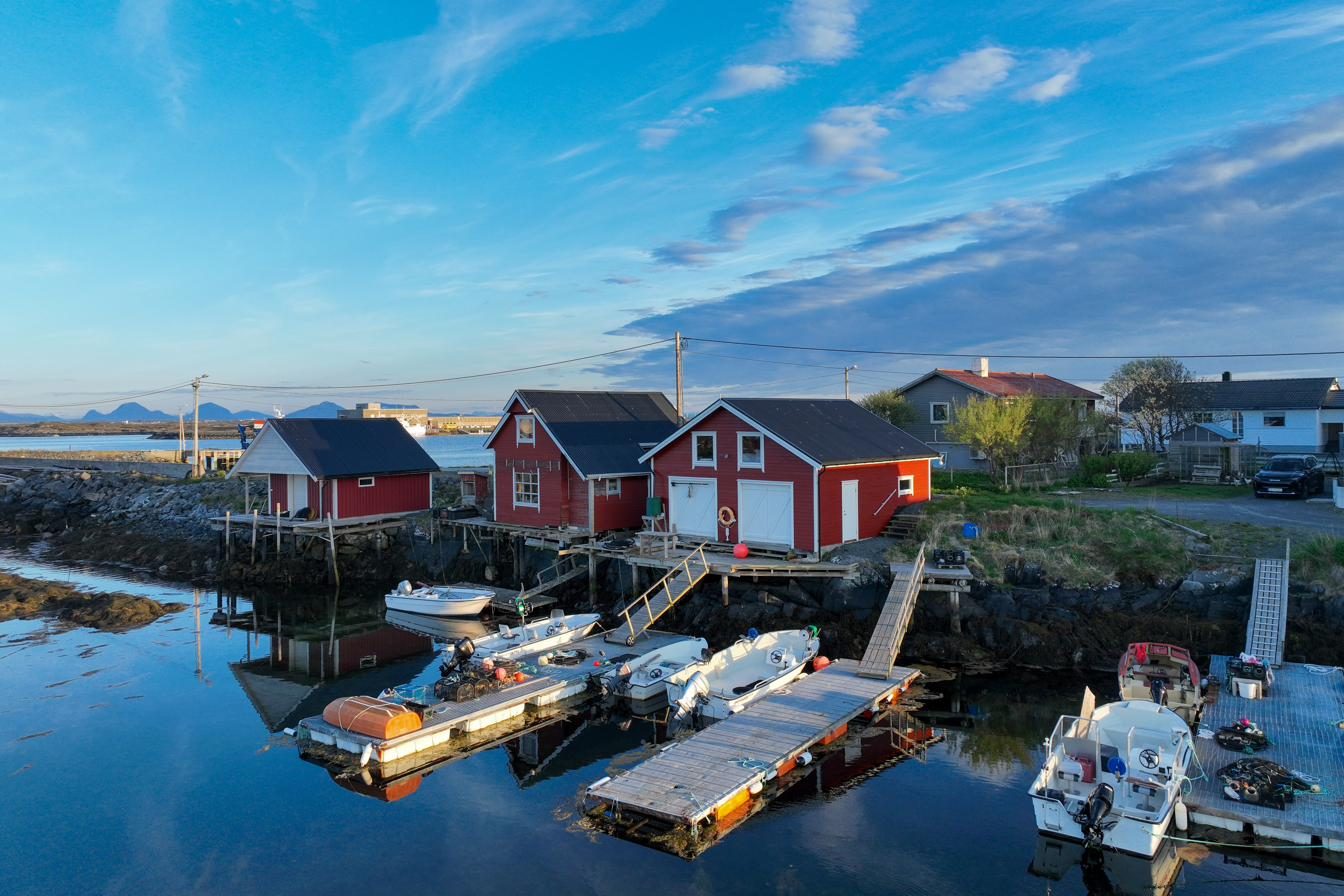 Naust med båter